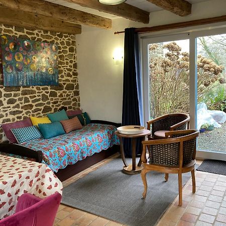 Au Pont Ricoul Bed & Breakfast Saint-Pierre-de-Plesguen ภายนอก รูปภาพ