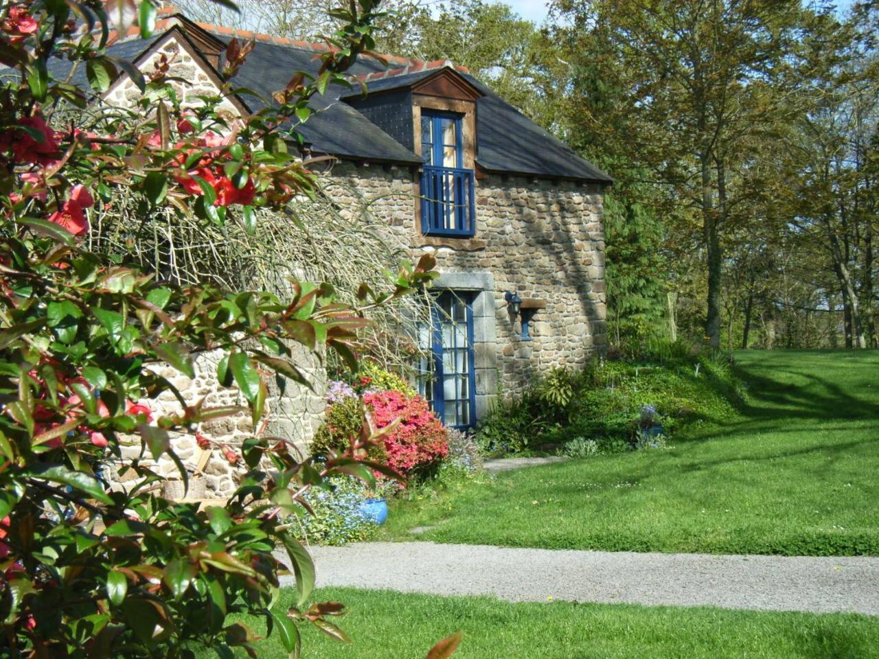 Au Pont Ricoul Bed & Breakfast Saint-Pierre-de-Plesguen ภายนอก รูปภาพ
