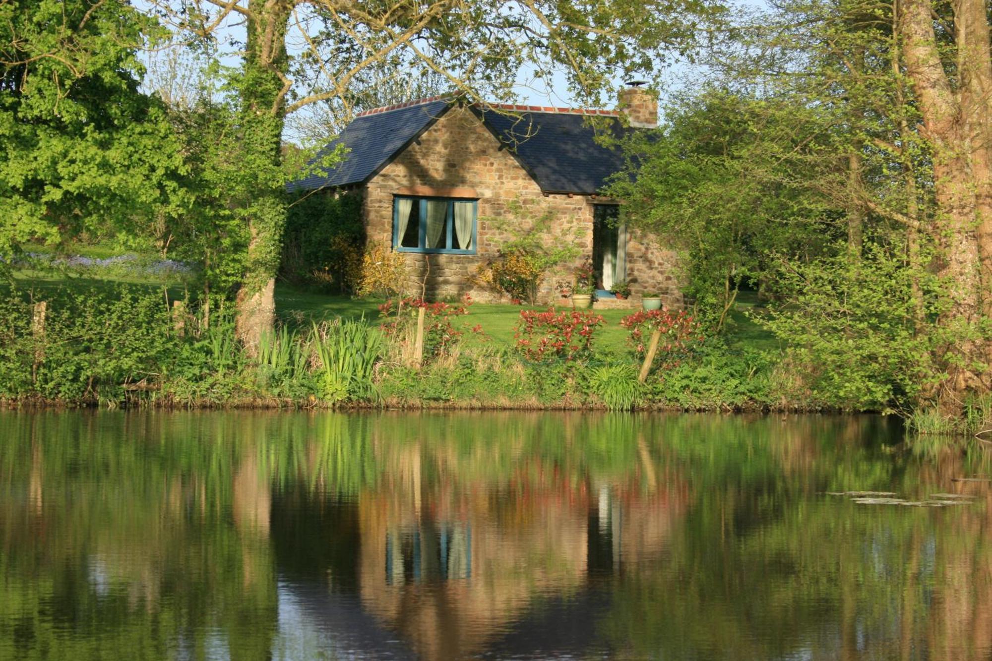Au Pont Ricoul Bed & Breakfast Saint-Pierre-de-Plesguen ภายนอก รูปภาพ