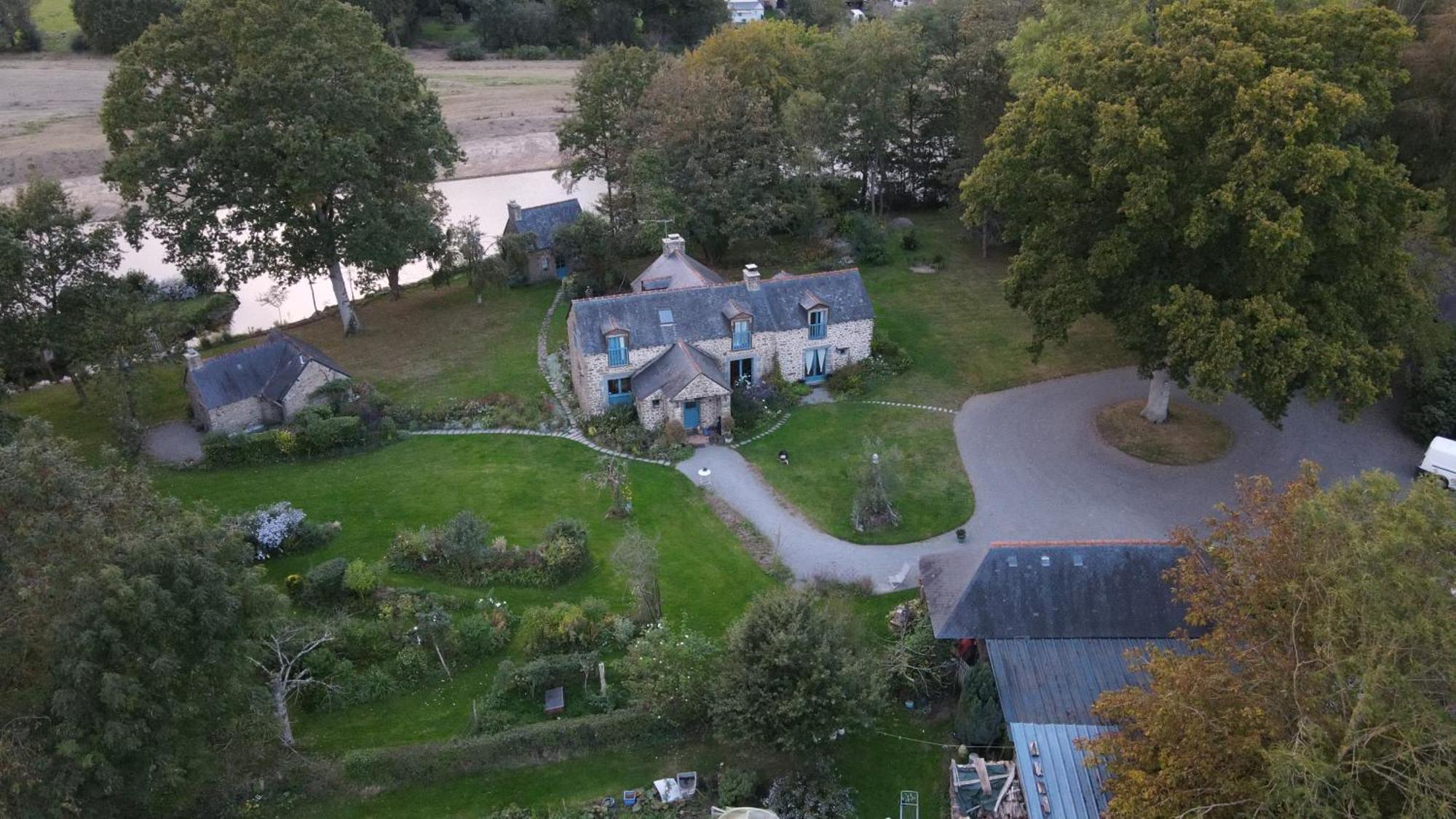 Au Pont Ricoul Bed & Breakfast Saint-Pierre-de-Plesguen ภายนอก รูปภาพ