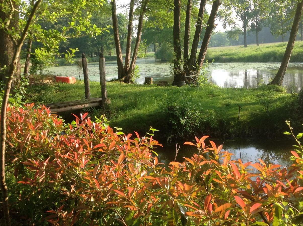Au Pont Ricoul Bed & Breakfast Saint-Pierre-de-Plesguen ภายนอก รูปภาพ
