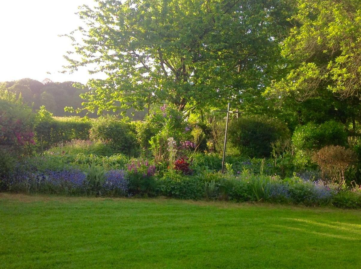 Au Pont Ricoul Bed & Breakfast Saint-Pierre-de-Plesguen ภายนอก รูปภาพ