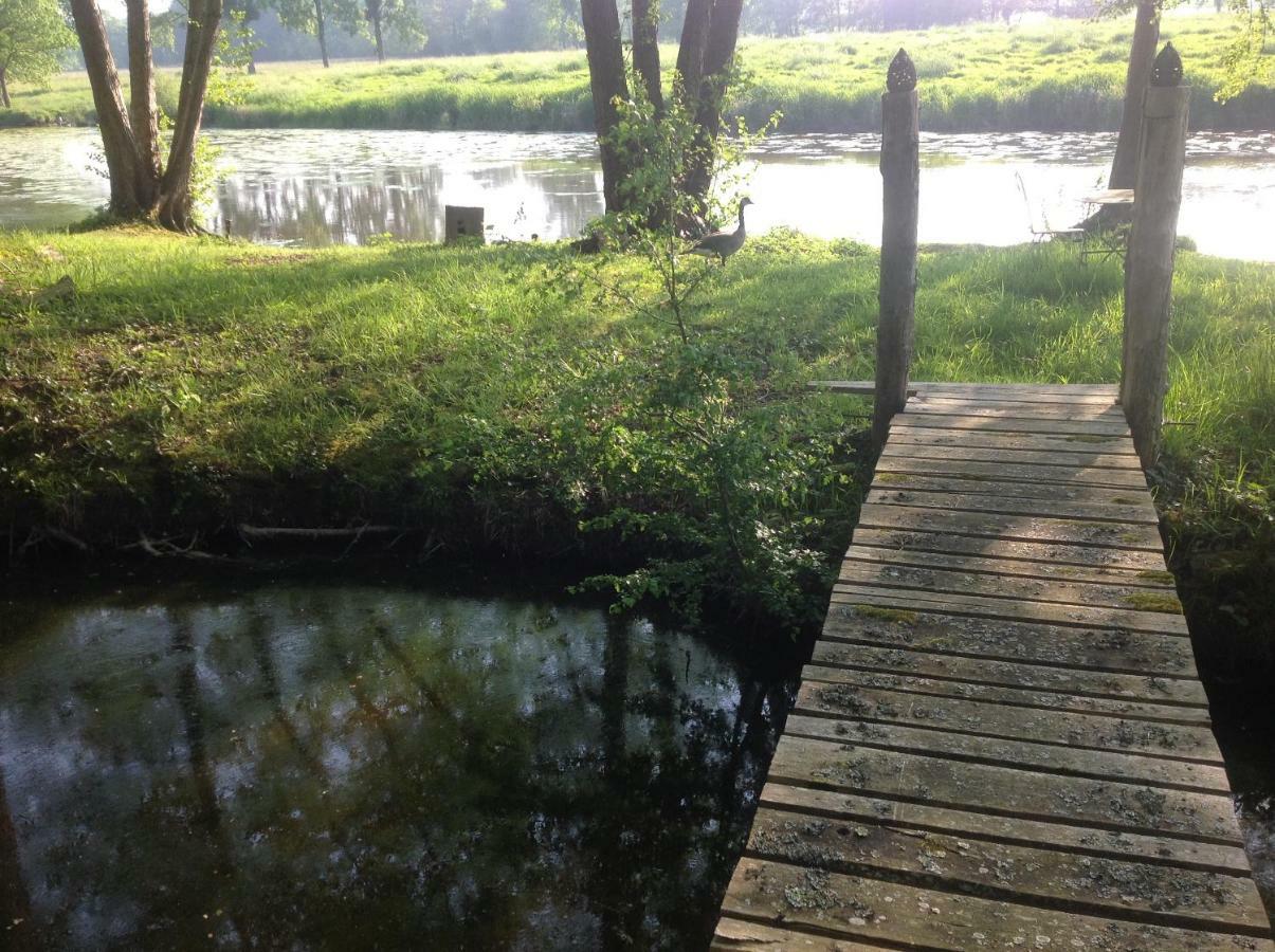 Au Pont Ricoul Bed & Breakfast Saint-Pierre-de-Plesguen ภายนอก รูปภาพ