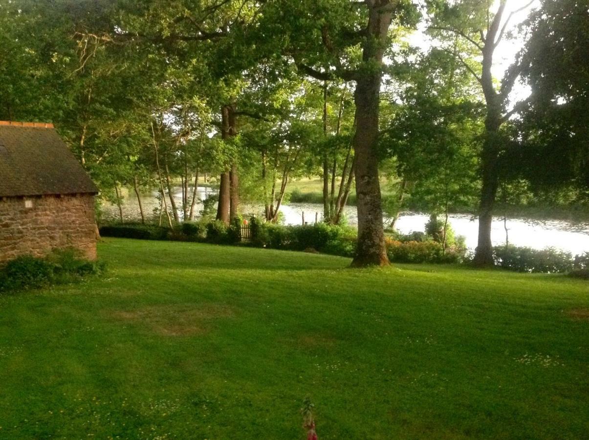 Au Pont Ricoul Bed & Breakfast Saint-Pierre-de-Plesguen ภายนอก รูปภาพ